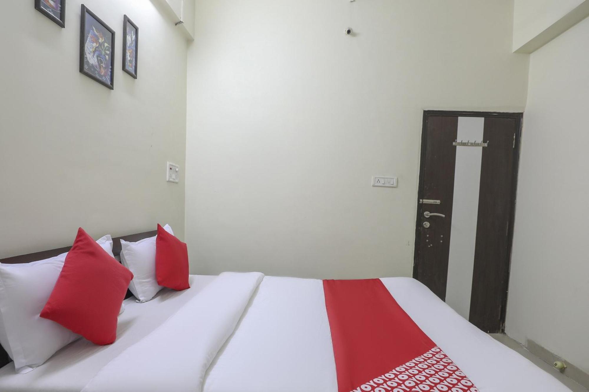 Collection O Shyam Vatika Banquet And Rooms Surat Zewnętrze zdjęcie